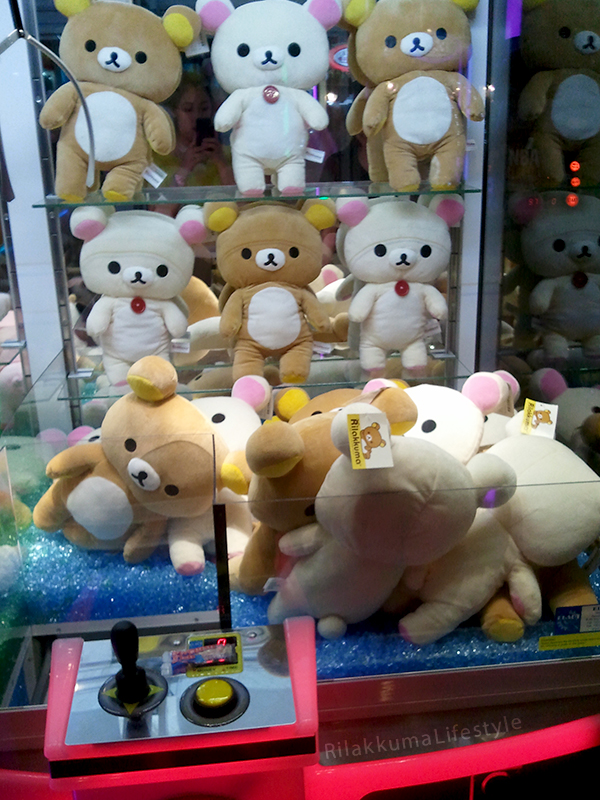 I wonder how many people have ever won... Universal Studios - Rilakkuma Round One Crane