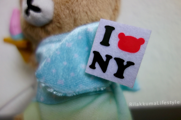 Tokyo Station Rilakkuma Store 7th Anniversary - New York City NYC - Statue of Liberty - 東京駅店7周年は 「アメリカNY」 ぬいぐるみ - sign detail