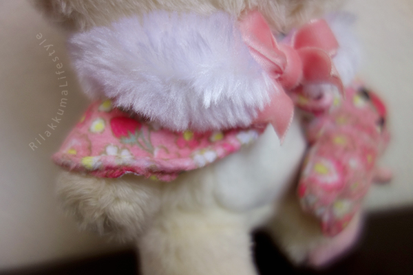 Rilakkuma Factory 2015 - リラックマファクトリー - Korilakkuma Strawberry Flower - コリラックマのストロベリーフラワー - リラックマ ぬいぐるみ - stole detail