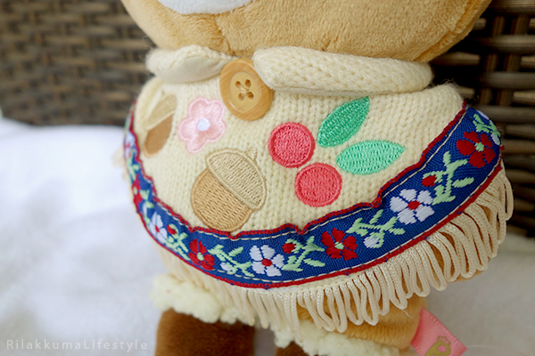 てぶくろをとどけに - あつめてぬいぐるみ - Handmade Mittens Series - Rilakkuma - standard plush - poncho detail