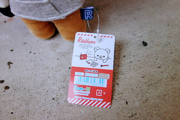 The slogan is in all caps, which is not very relaxed. リラックマ - リラックマカジュアル - リラックマぬいぐるみ - Rilakkuma plush - Rilakkuma Casual plush - Rilakkuma Casual Series - Beanie Rilakkuma - Hoodie Rilakkuma - Tote bag Rilakkuma - tag art